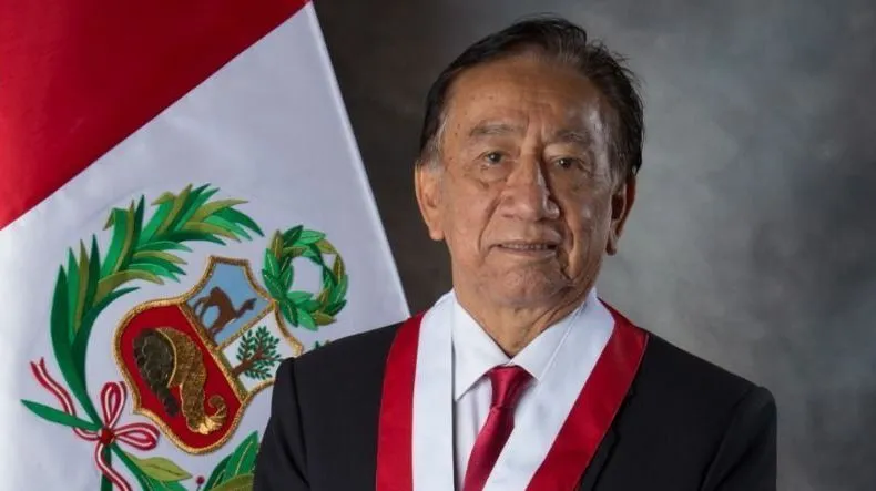 José Balcázar é eleito presidente interino do Peru