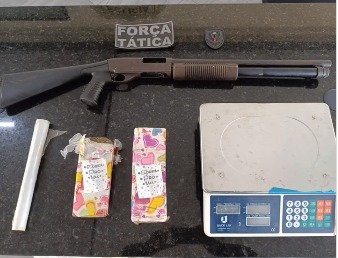 Polícia apreende arma e drogas em Felipe Camarão