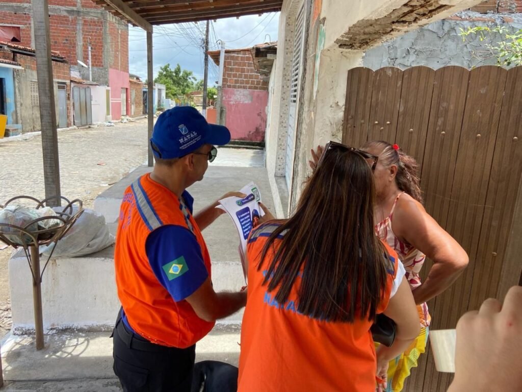 Moradores da Zona Norte aprendem como contatar a Defesa Civil usando a plataforma Estela