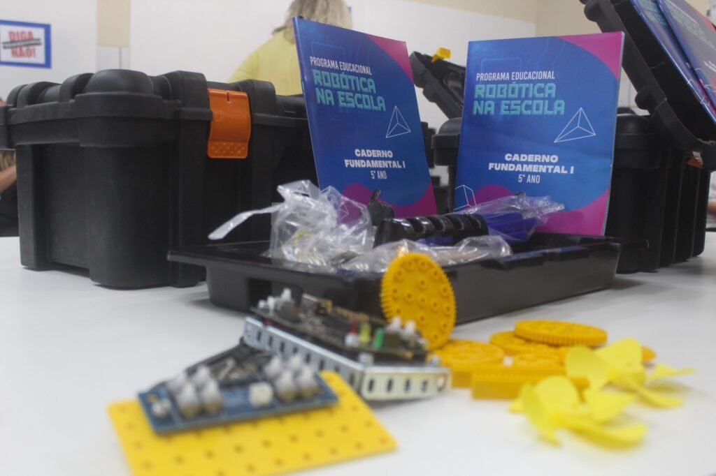 Laboratórios de robótica serão entregues a 20 escolas da rede municipal nesta quinta (5)