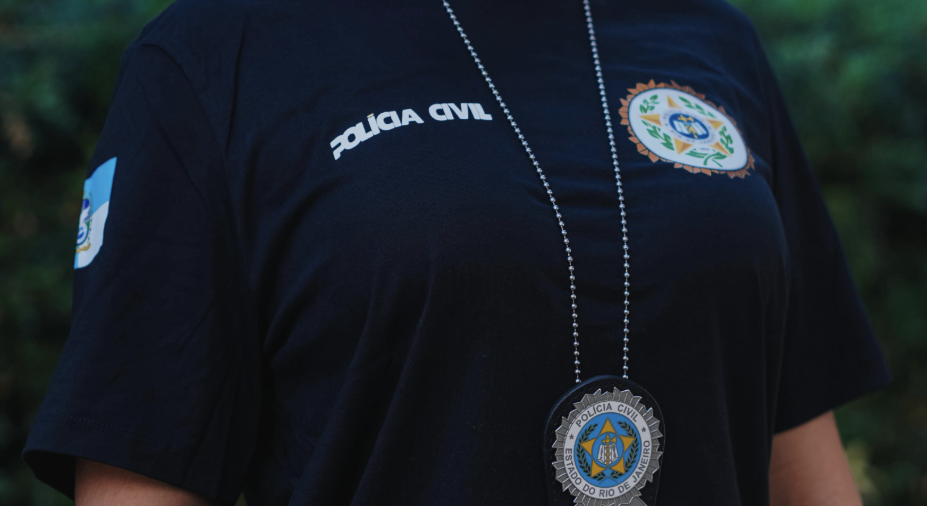 Filha descobre ter sido estuprada pelo pai após mensagens; homem é preso