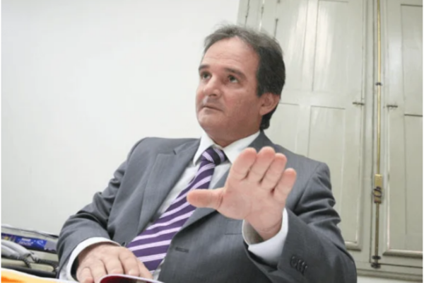 Presidente da Assofme, coronel Moreira, rebate o senador, que chegou ao posto de capitão antes de ingressar na política. “Nunca foi unanimidade”