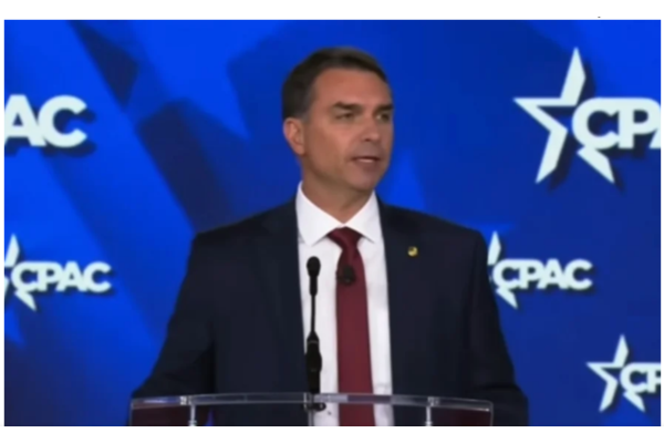 Rogério silencia após Flávio tratar Brasil como “solução” para os EUA