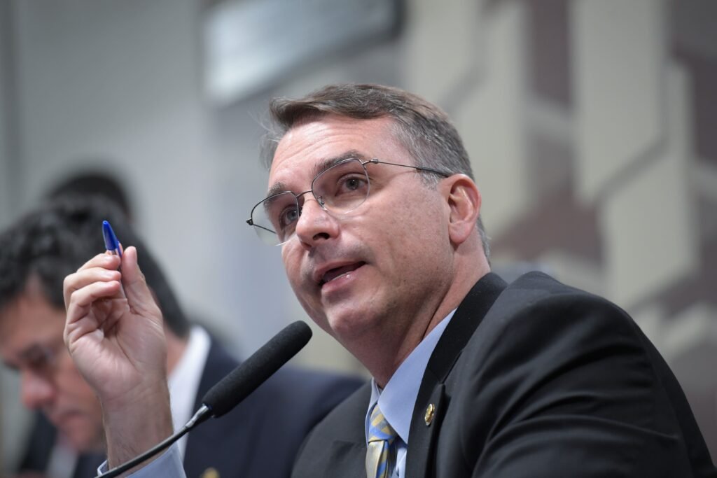 Flávio Bolsonaro participa de ato de filiação do PL no RN neste sábado (21)