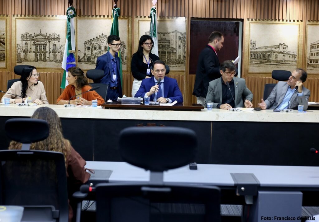 Comissão de Justiça da Câmara de Natal aprova PL contra a LGBTfobia