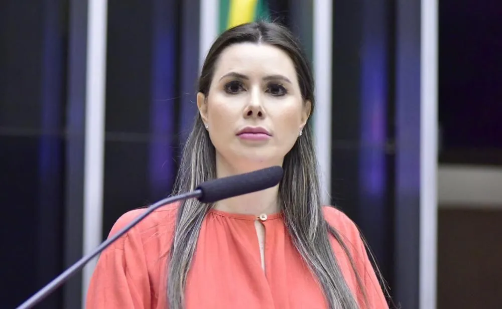 Carol de Toni sofre acidente doméstico e passa por cirurgia