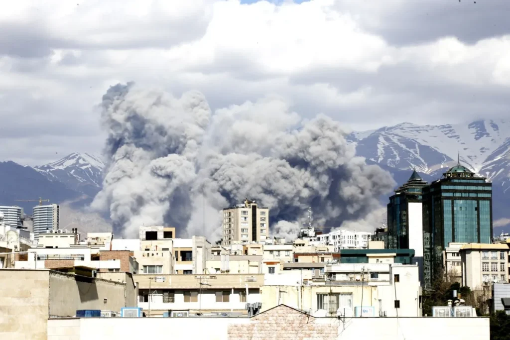 Exército de Israel diz que atacou gabinete presidencial do Irã