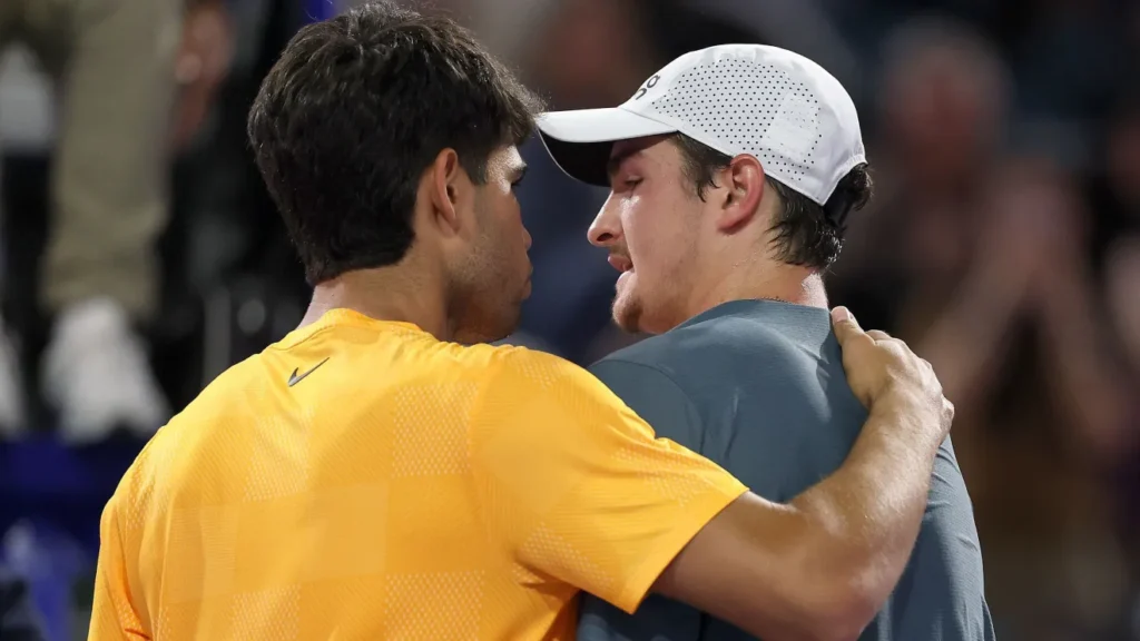 João Fonseca não dá conta do espanhol Carlos Alcaraz e é eliminado no Miami Open