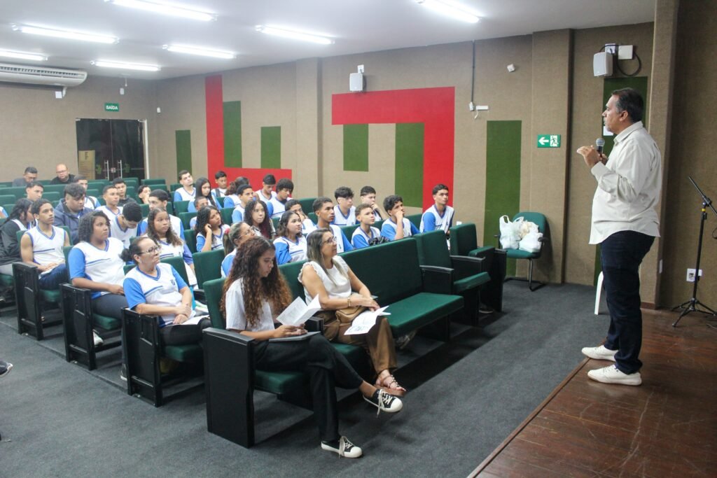 Parceria entre Prefeitura e IFRN promove qualificação profissional para estudantes da EJA