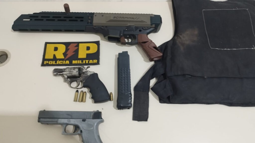 Foragido é preso com submetralhadora e armas na Zona Norte de Natal