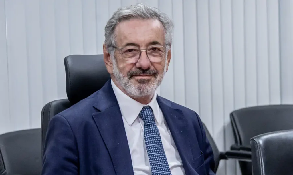 Novo ministro do Desenvolvimento apoia jornada de 40 horas