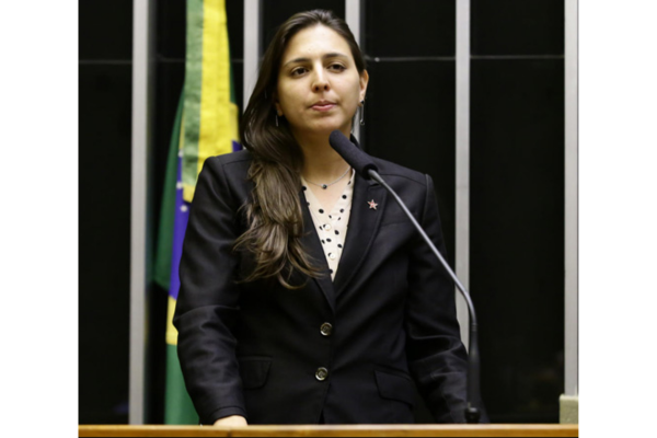 Natália frauda a verdade para tentar enganar a Justiça e perseguir a imprensa