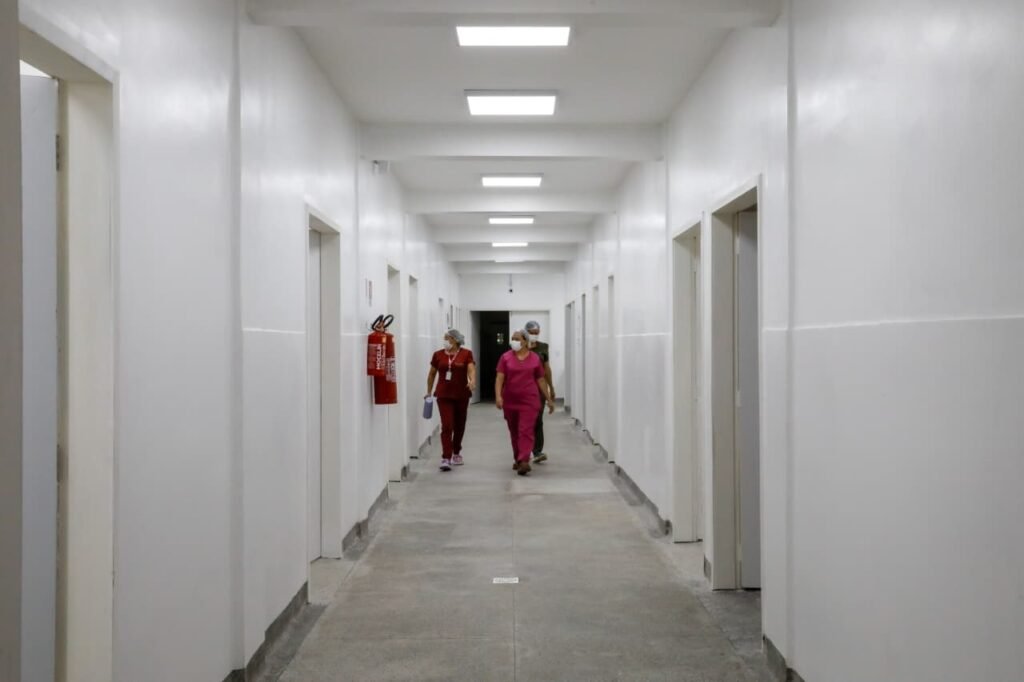 Reforma de enfermarias do Hospital Tarcísio Maia é concluída em Mossoró