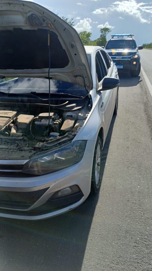 PRF prende homem e recupera carro roubado na BR-304, em Macaíba