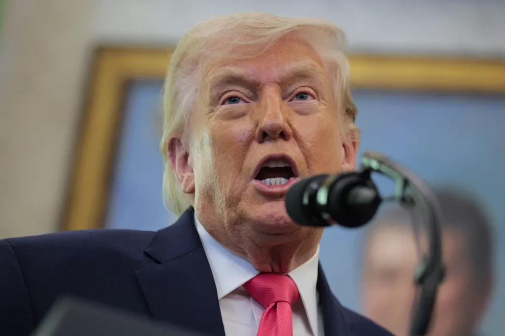 Trump adverte Irã contra cobrança de pedágio de petroleiros em Ormuz