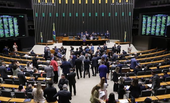 Câmara dos Deputados aprova PEC que garante recursos fixos para assistência social