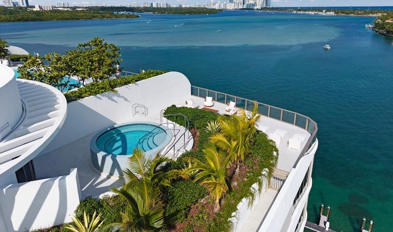 Ronaldo Fenômeno compra em Miami cobertura por R$45 milhões