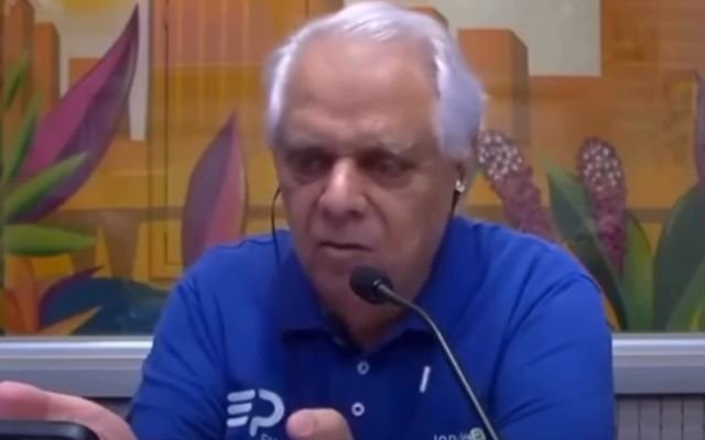 Radialista de afiliada da Globo diz que a Bíblia é “livrinho idiota”