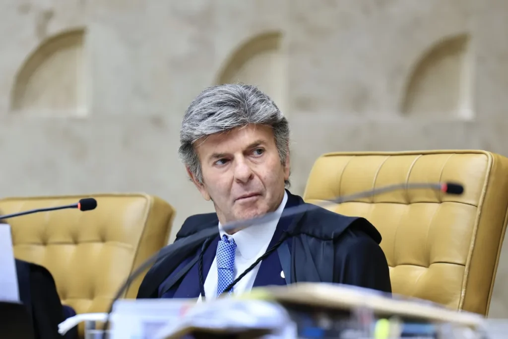 STF tem dois votos para manter prisão de pai e primo de Vorcaro