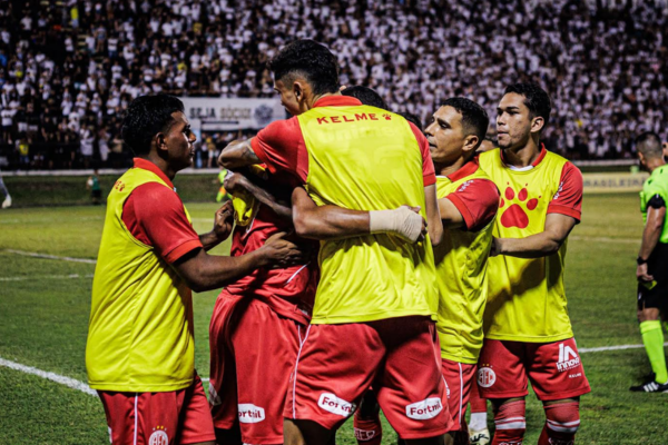 América joga para se firmar no topo