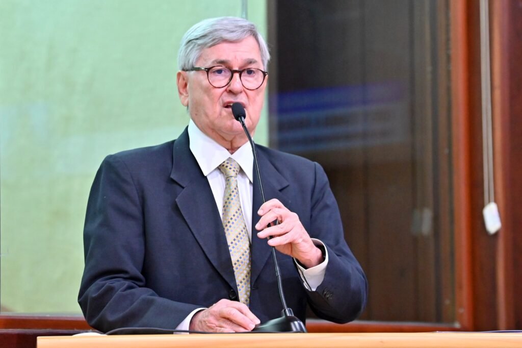 Tomba Farias se solidariza com familiares do médico Saul Oliveira e Costa e apresenta projeto que cria mecanismos de apoio psicológico para profissionais de saúde