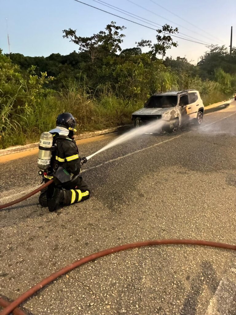 Incêndio em veículo provoca lentidão no trânsito da Zona Sul de Natal