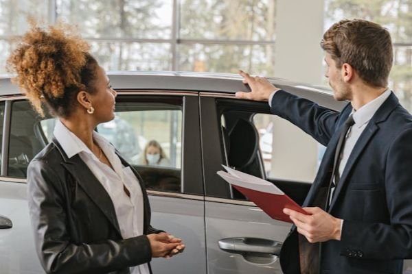 Revendedor é condenado após vender carro e não repassar valor à proprietária em Natal