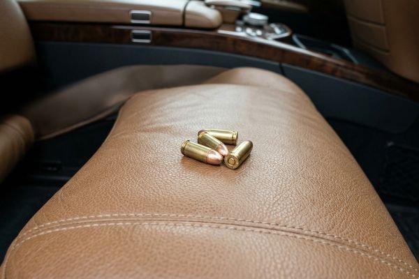 Acusado de matar psicóloga em Assú é condenado por porte ilegal de arma dentro de carro de luxo em Natal