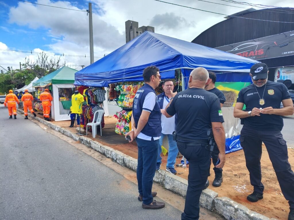 Natal realiza fiscalização no comércio ambulante de fogos de artifício