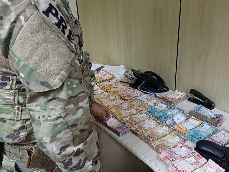 PRF apreende mais de R$1,5 milhão em drogas e prende três homens por tráfico no RN