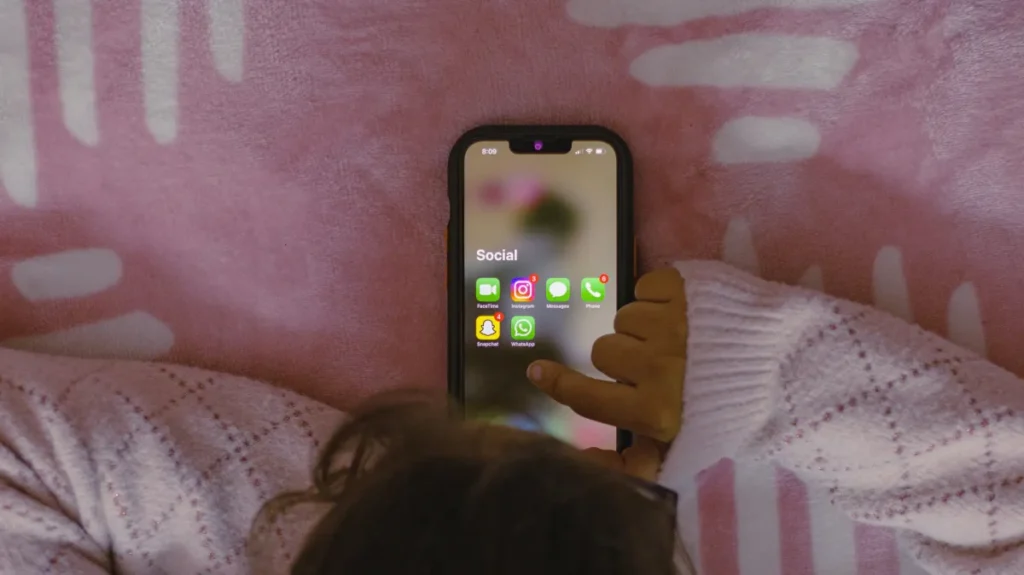 Reino Unido anuncia proibição de redes sociais para menores de 16 anos