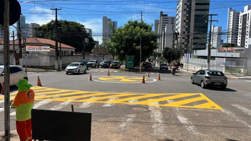 STTU amplia uso de rotatórias na Avenida Alberto Maranhão para organizar o trânsito