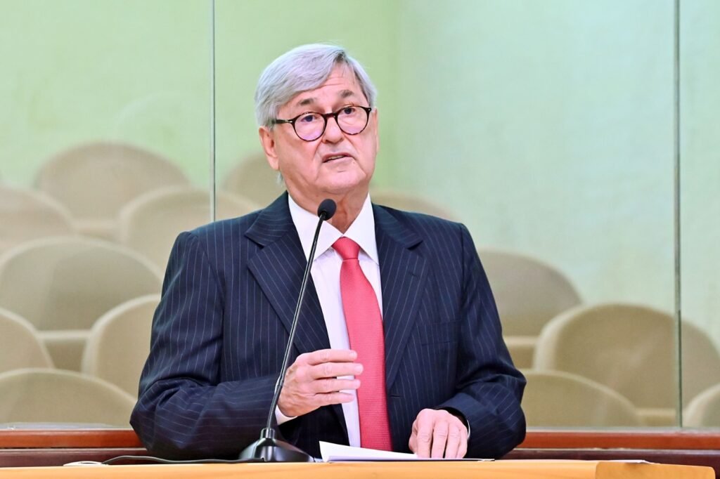 Tomba Farias cobra regularização de repasses do Estado a municípios potiguares