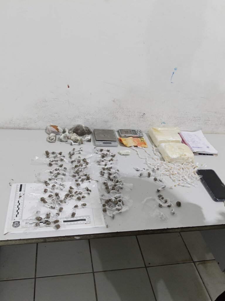 Mulher é presa por tráfico de drogas na Zona Norte de Natal