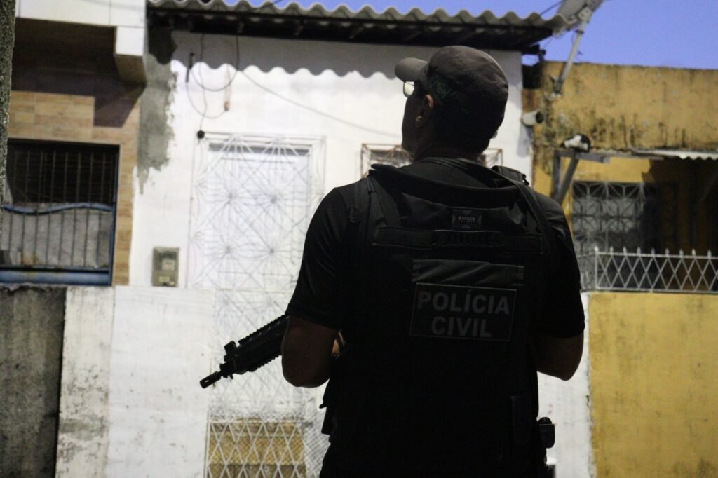Mulher condenada por se apropriar de bens da irmã idosa com deficiência intelectual é presa em Natal