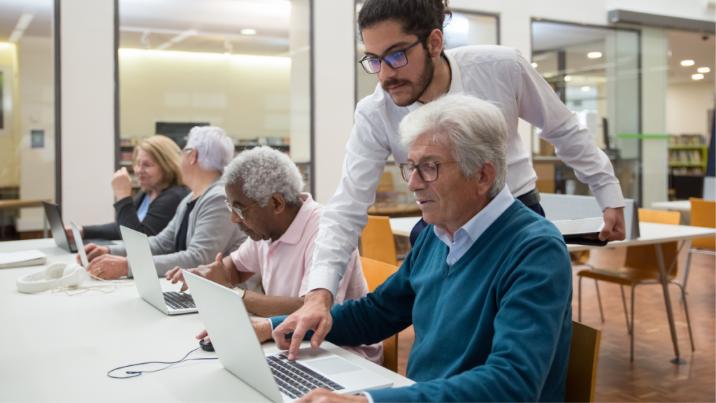 RN institui política estadual para promover inclusão digital da população idosa
