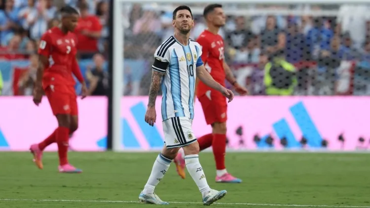 Argentina supera noite discreta de Messi, vence a Suíça na prorrogação e enfrenta a Inglaterra na semifinal da Copa