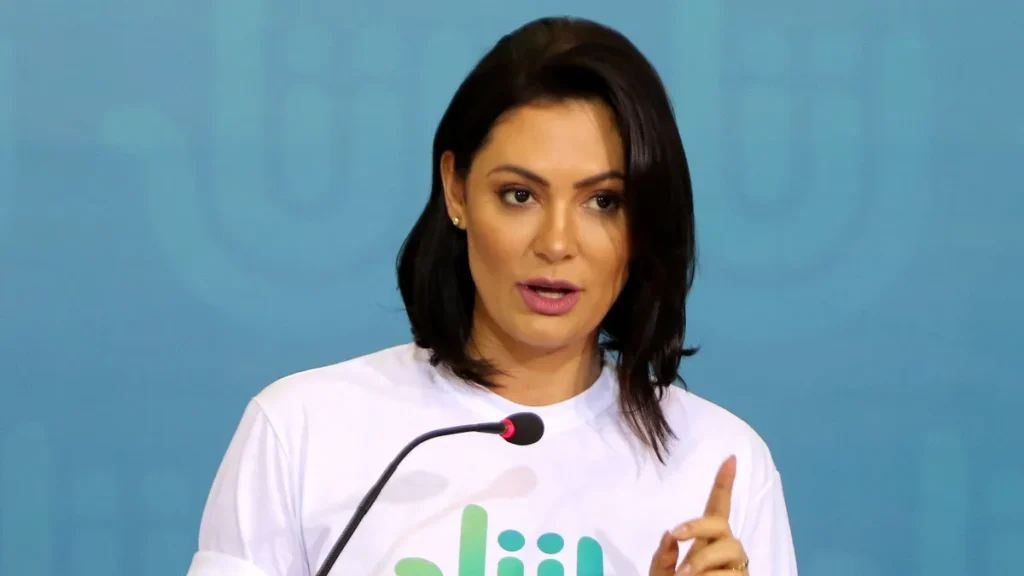 Michelle decidirá com Bolsonaro sobre candidatura ao Senado