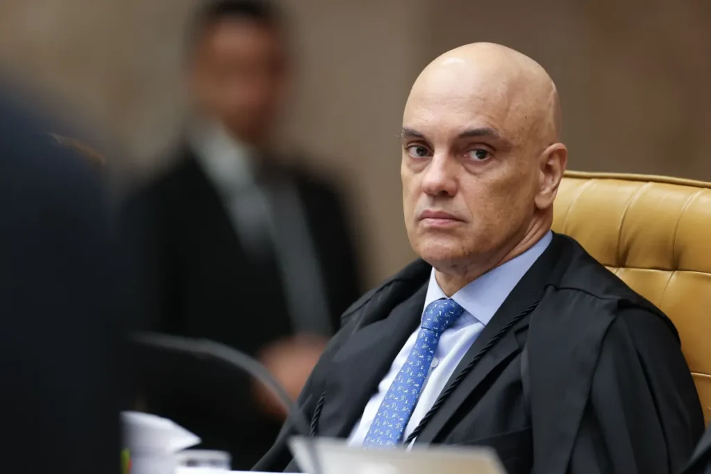 Moraes aguarda defesa de Bolsonaro explicar divulgação de carta por Flávio