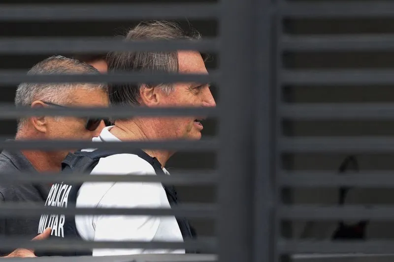 Filhos, médicos e cabeleireiro: as visitas a Bolsonaro na prisão domiciliar