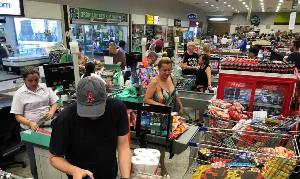 Inflação recua para 0,07% em julho e volta para meta do governo