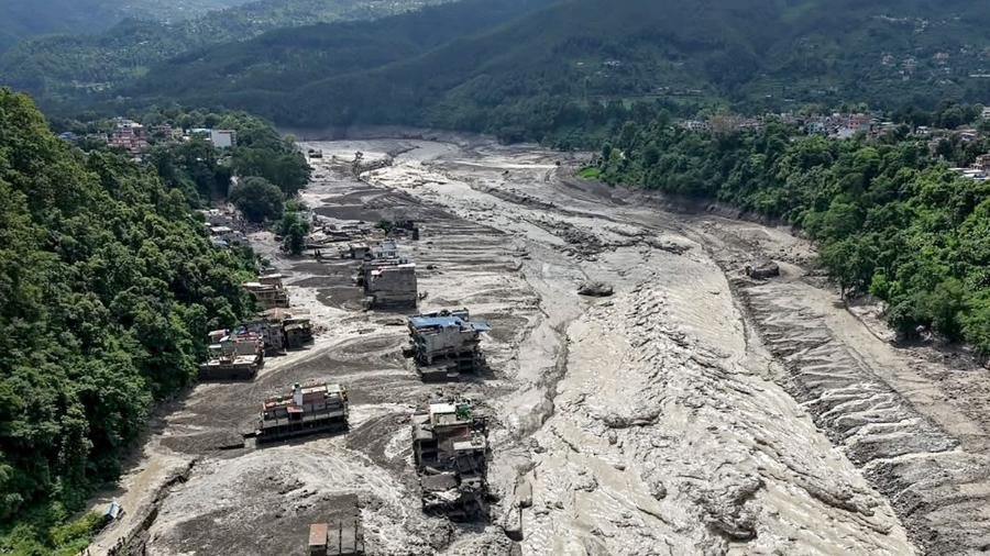 Enchente no Nepal deixa 95 mortos e centenas de turistas desaparecidos