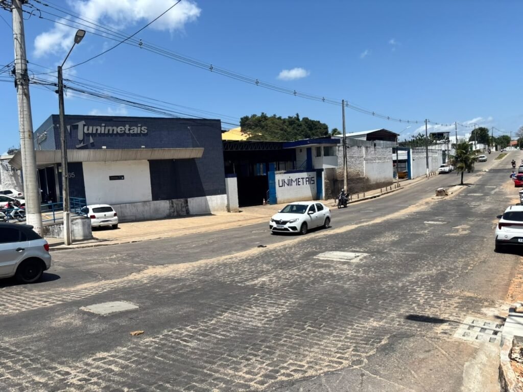 Av. Solange Nunes: drenagem é concluída e escavação de lagoa é preparada
