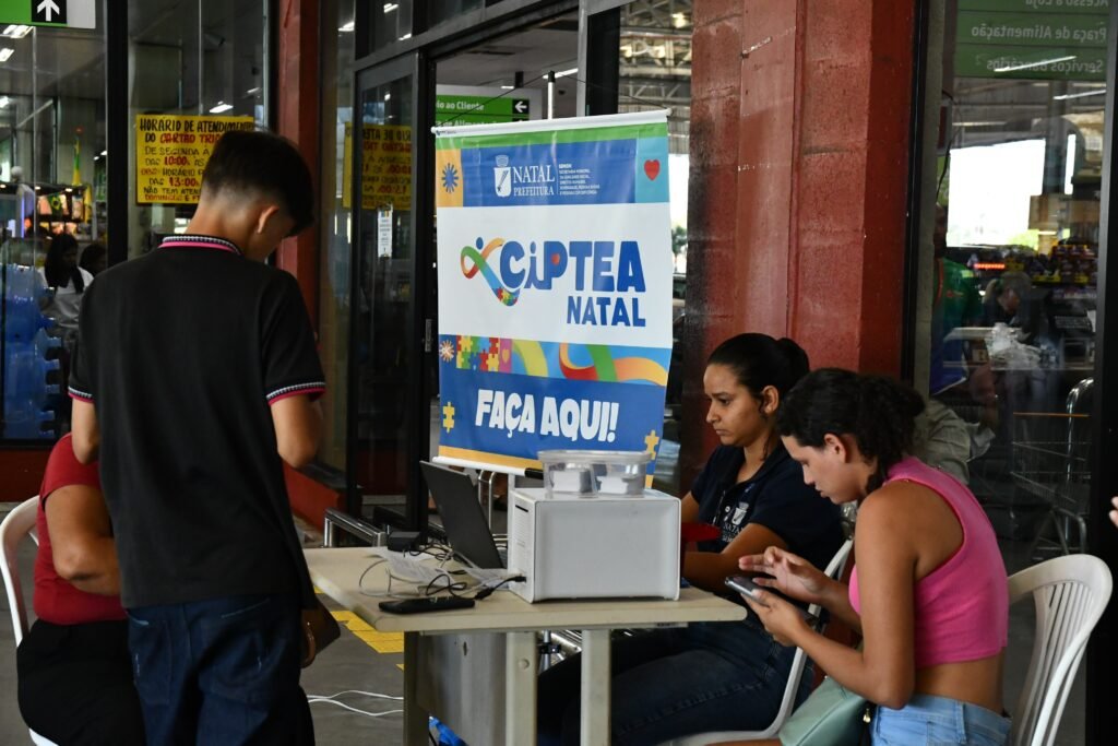 Emissão da carteira para pessoas com autismo é levada a diferentes regiões de Natal