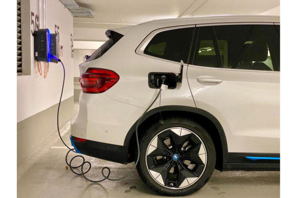 Carros elétricos deixam de ser nicho e avançam com economia e tecnologia