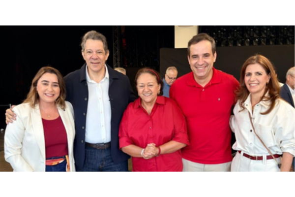 Fátima reforça espaço no PT em convenção que oficializa Lula