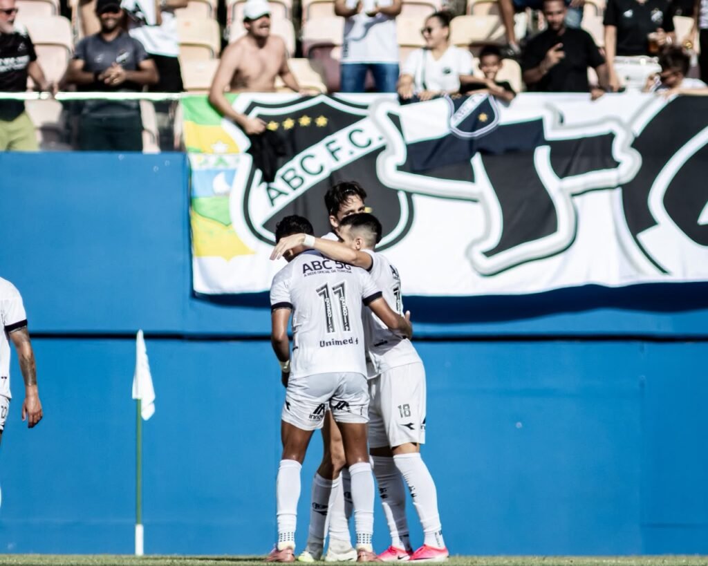 ABC bate o Nacional-AM fora de casa e fica a um empate da Série C