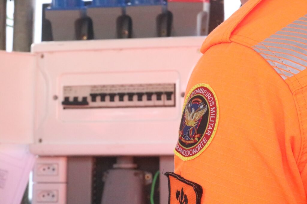 Bombeiros reforçam normas de segurança para pontos de recarga de veículos elétricos no RN