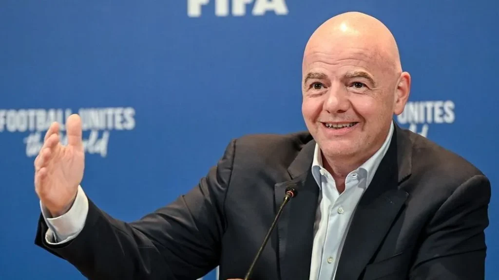 Salário de Infantino aumentaria seis vezes caso plano da Copa fosse adiante
