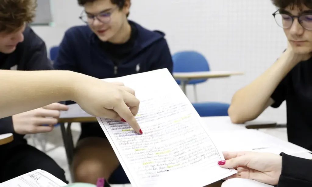 Encceja 2026: alunos já podem consultar cartilha de redação